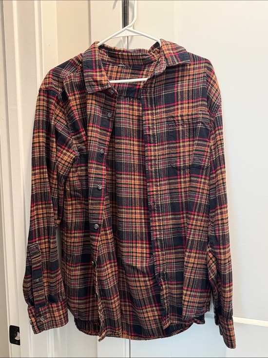 Other - Men’s Plaid Button-Up Shirt in Black, Red & Tan